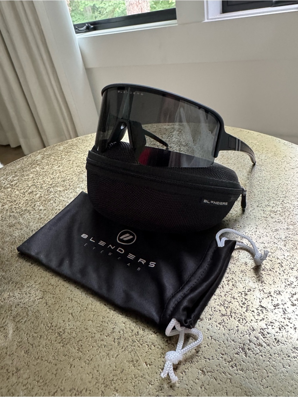 Blenders polarized Eyewear Shield Sunglasses in Black
